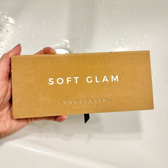 Anastasia Beverly Hills Other - Anastasia Beverly Hills Soft Glam Palette